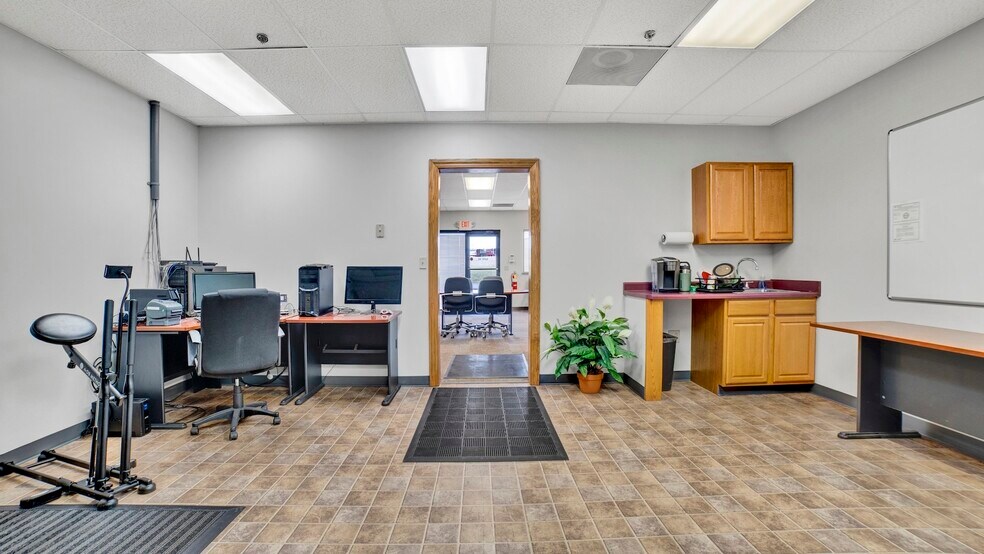 More Photos Of 961 N Main St, Mansfield Warehouse For Lease