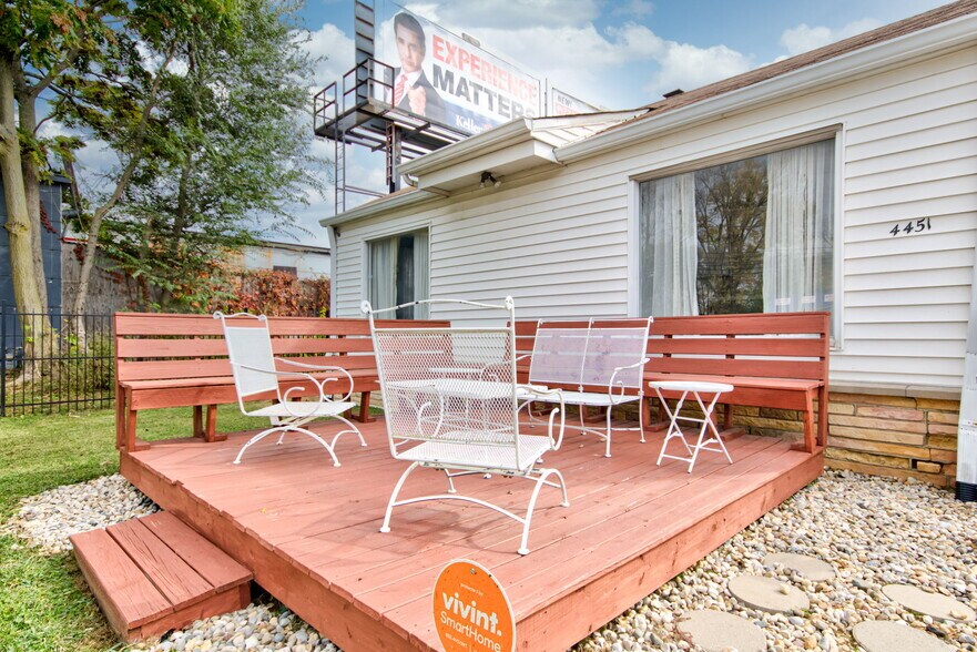 More Photos Of 4451 Old Allisonville Rd, Indianapolis Office For Sale