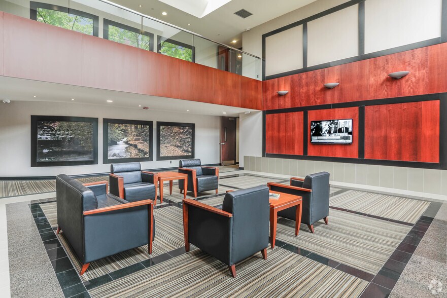 More Photos Of 6001 N Adams Rd, Bloomfield Hills Office For Lease