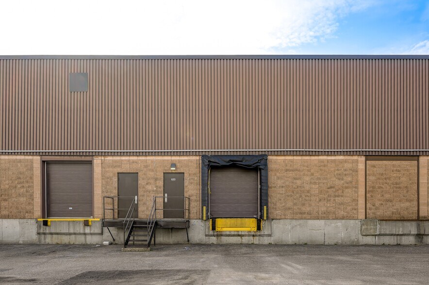 More Photos Of 601-623 Rue McCaffrey, Montréal Distribution For Lease
