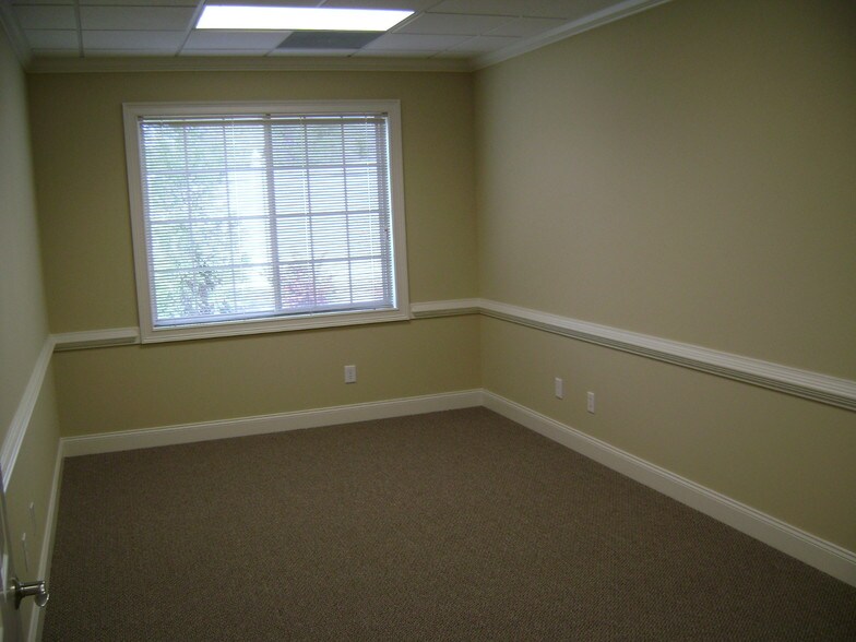 More Photos Of 3855 Shallowford Rd, Marietta Medical For Sale