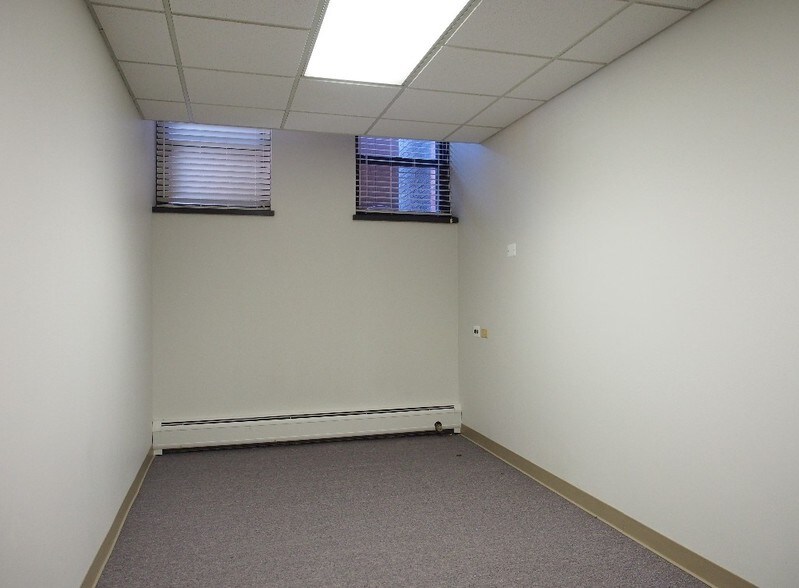 More Photos Of 329-331 S York Rd, Bensenville Daycare Center For Lease