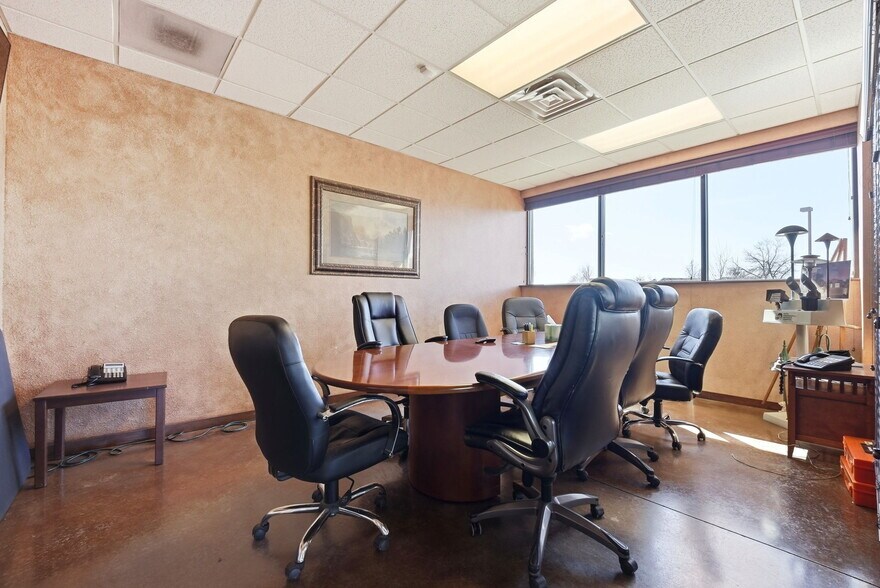 More Photos Of 1925 Aeroplaza Dr, Colorado Springs Warehouse For Lease