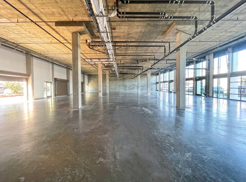 More Photos Of 2121 Wood St, Oakland Flex For Lease