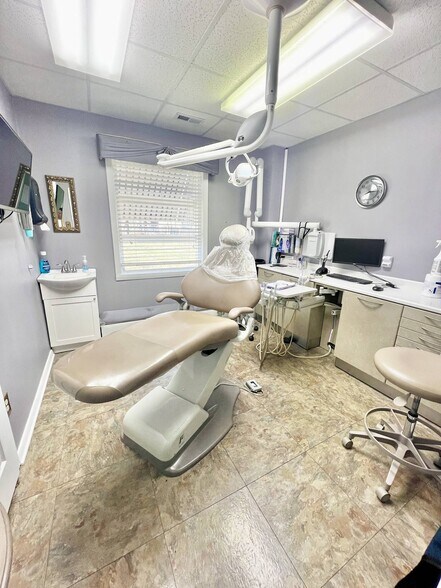 More Photos Of 411 E Statesville Ave, Mooresville Medical For Lease