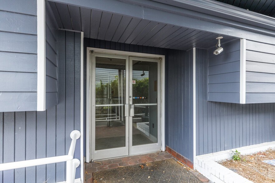 More Photos Of 208 Penny Ln, Morehead City Medical For Sale