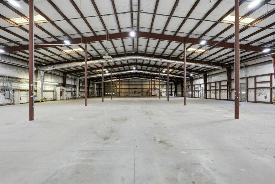 More Photos Of 2456 S Miami Blvd, Durham Warehouse For Lease