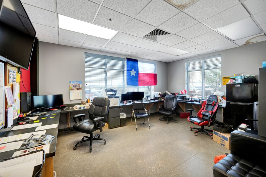 More Photos Of 7104 W County Road 116, Midland Warehouse For Lease