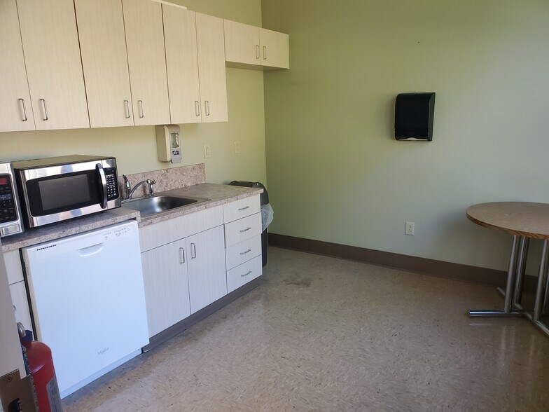 More Photos Of 3347 W 12th St, Erie Office For Lease