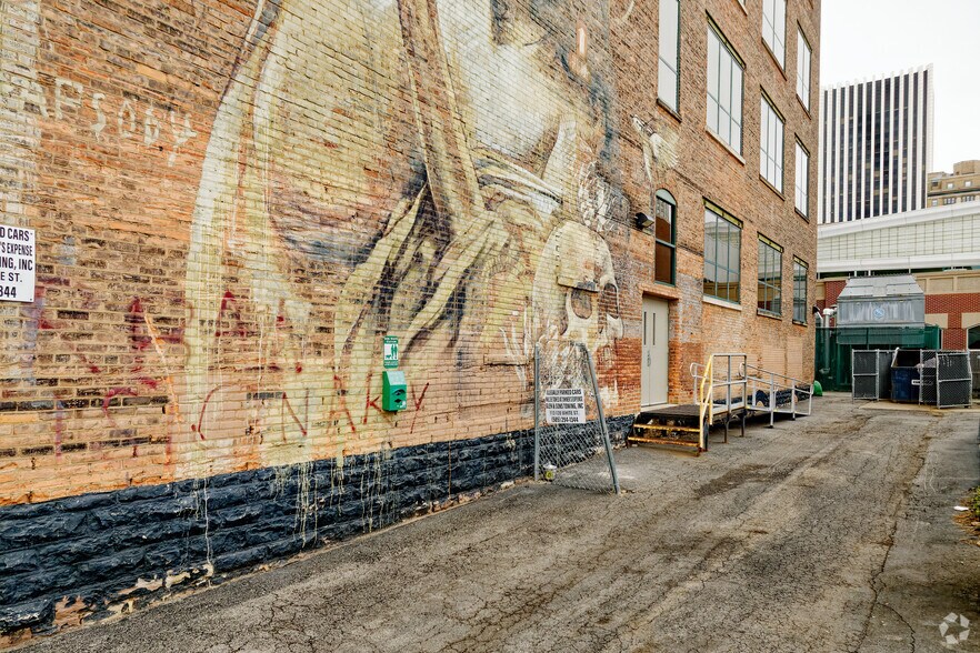More Photos Of 87 N Clinton Ave, Rochester Apartments For Lease