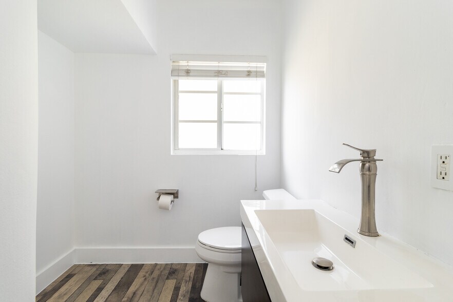 More Photos Of 5810 Biscayne Blvd, Miami Loft Creative Space For Sale