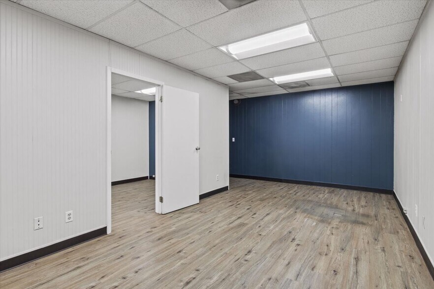 More Photos Of 890 N Main St, Independence Warehouse For Sale