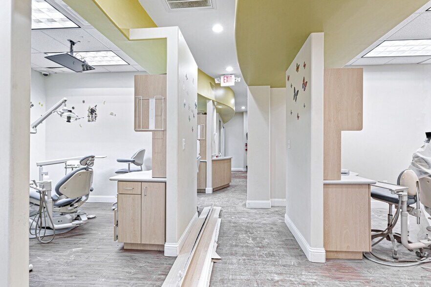 More Photos Of 10215 Scyene Rd, Dallas Medical For Sale
