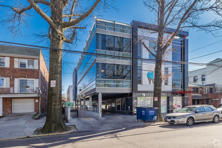 More Photos Of 15012 Roosevelt Ave, Flushing Daycare Center For Sale