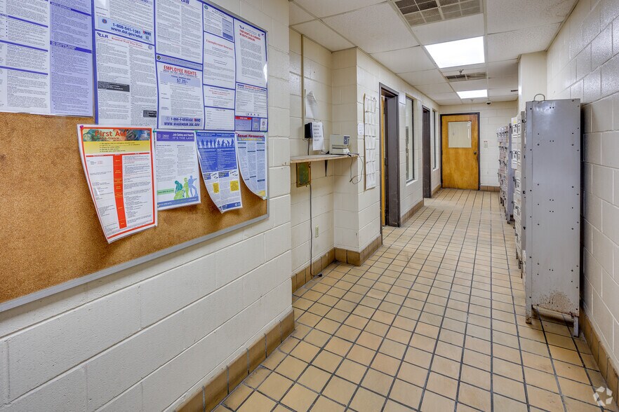 More Photos Of 1070 E Main St, Lake City Industrial For Lease