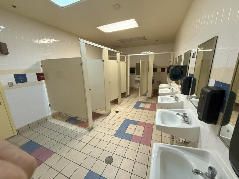 More Photos Of 10175 Tamiami Trl, Punta Gorda General Retail For Sale