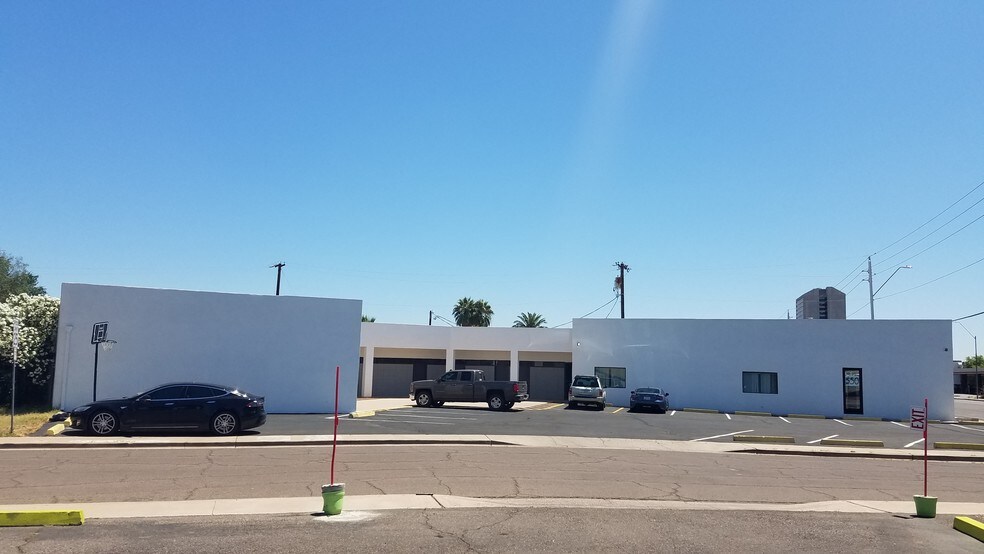 More Photos Of 550 W Indian School Rd, Phoenix General Retail For Lease