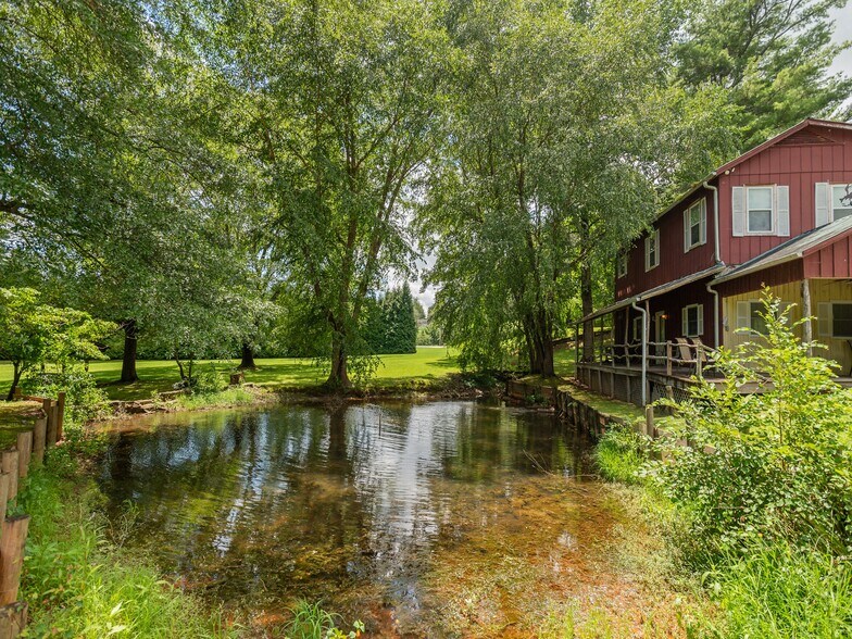 More Photos Of 8826 Boylston Hwy, Mills River Flex For Sale