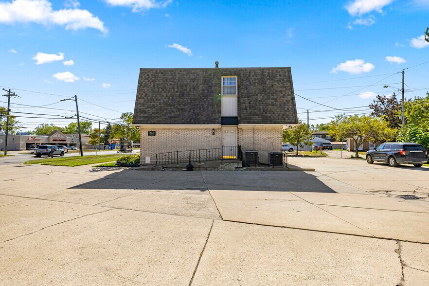 More Photos Of 30401 Utica Rd, Roseville Office For Sale