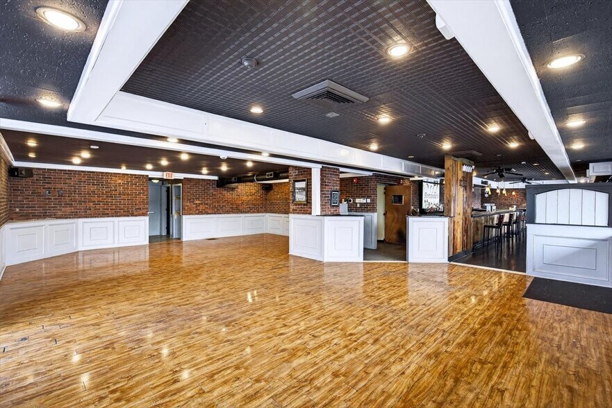 More Photos Of 5 Main St, Derby Restaurant For Sale