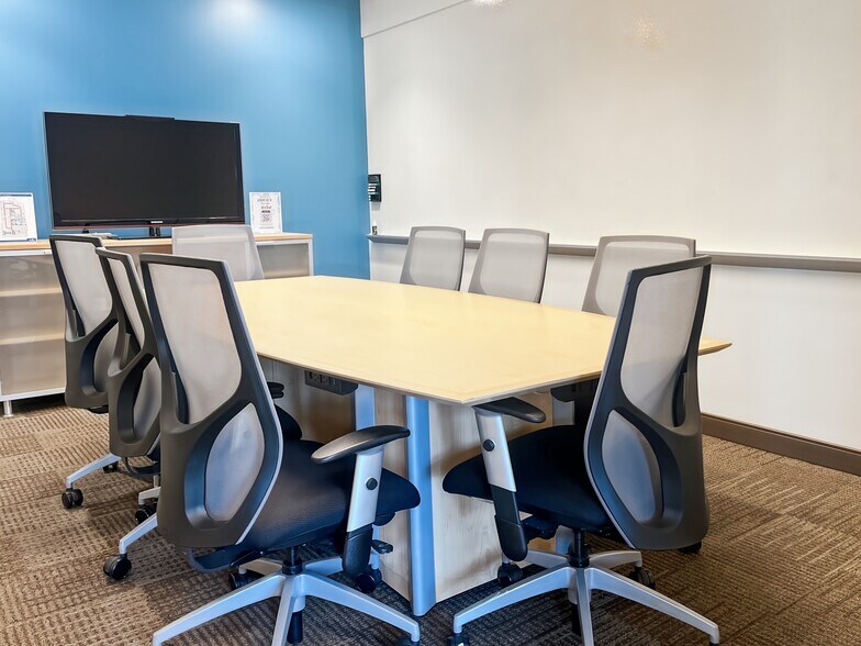 More Photos Of 2375 E Camelback Rd, Phoenix Coworking Space