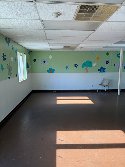 More Photos Of 104 Woodward Hill Rd, Edwardsville Office For Sale