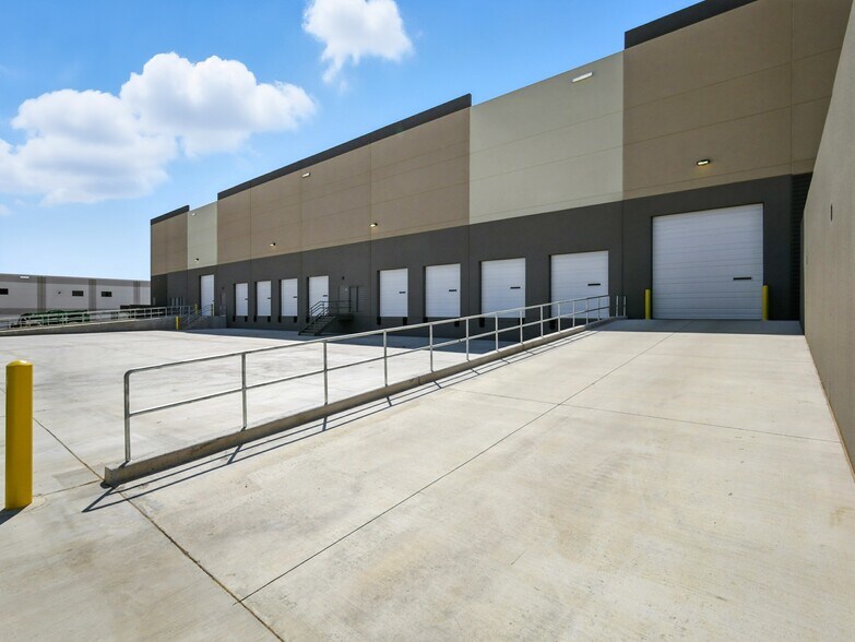 More Photos Of 500 Gerault Rd, Flower Mound Warehouse For Sale