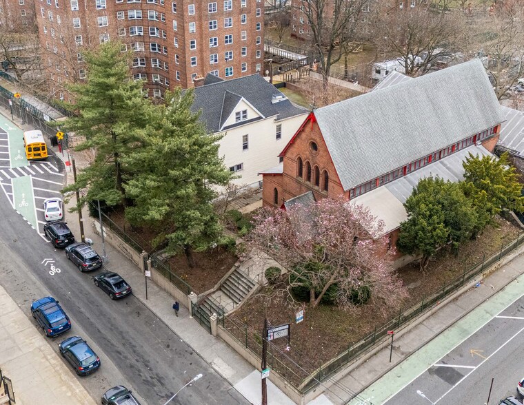 Primary Photo Of 690 E 166th St, Bronx Railroad Yard For Sale