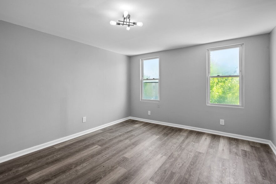 More Photos Of 2800 Huntingdon Ave, Baltimore Storefront Retail Residential For Lease