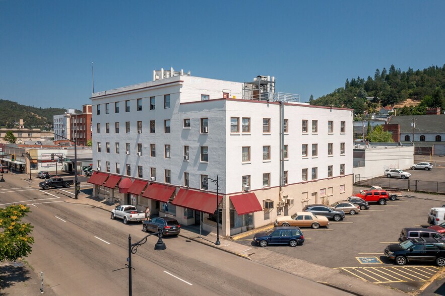 More Photos Of 803-815 SE Stephens St, Roseburg Multifamily For Sale