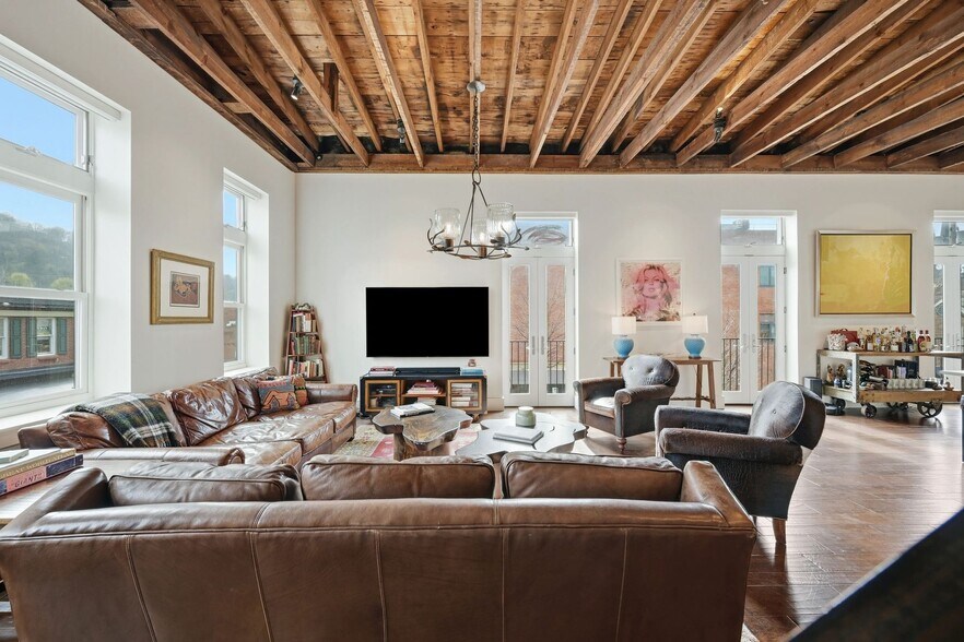 More Photos Of 443 Walnut St, Sewickley Flex For Sale