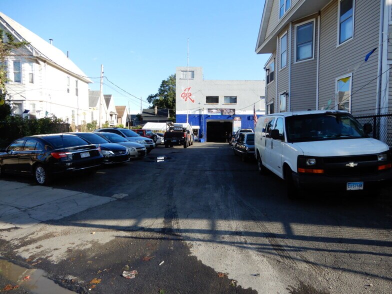 More Photos Of 105 Wood Ave, Bridgeport Light Manufacturing For Sale