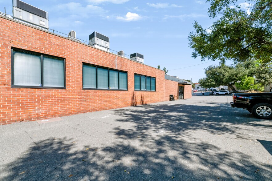 More Photos Of 161 Pasadena Ave, South Pasadena Loft Creative Space For Lease