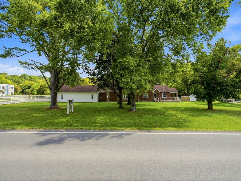 More Photos Of 1063 Louisville Hwy, Goodlettsville Flex For Sale