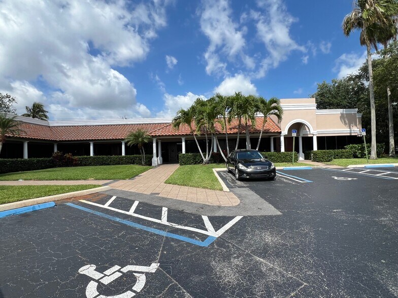Primary Photo Of 4 Harvard Cir, West Palm Beach Medical For Lease