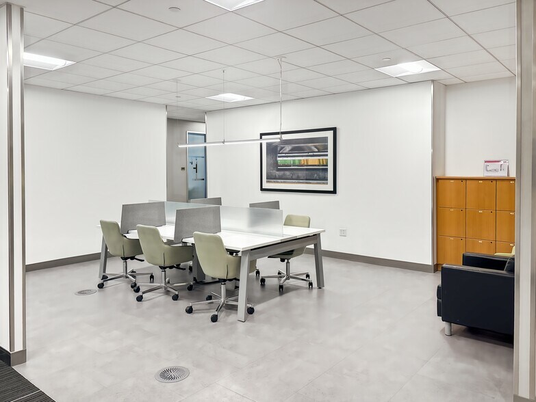 More Photos Of 10 N Martingale Rd, Schaumburg Coworking Space