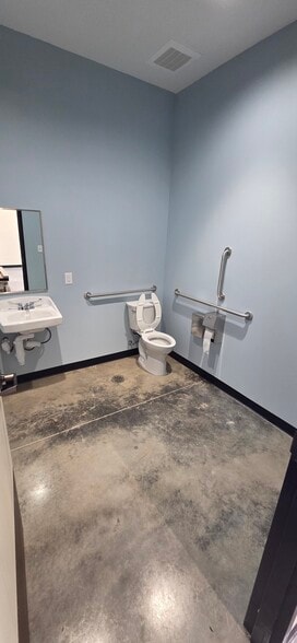 More Photos Of 5818 S 107th East Ave, Tulsa Warehouse For Lease