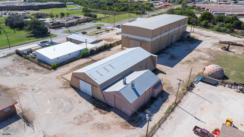 More Photos Of 2424 Oak St, Abilene Warehouse For Sale