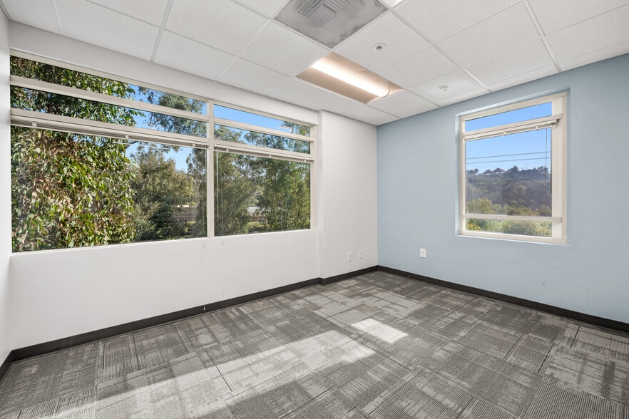 More Photos Of 2035 corte del nogal, Carlsbad Office For Lease