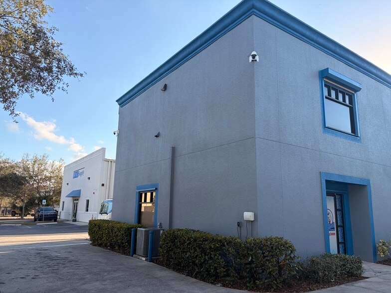 More Photos Of 10911 Harmony Park Dr, Bonita Springs Light Distribution For Sale