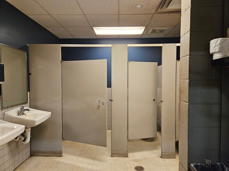 More Photos Of 3500 Contractors Dr, Midland Manufacturing For Sale