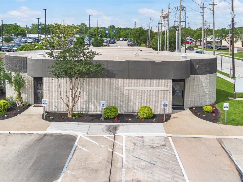 More Photos Of 525 Blossom St, Webster Medical For Sale