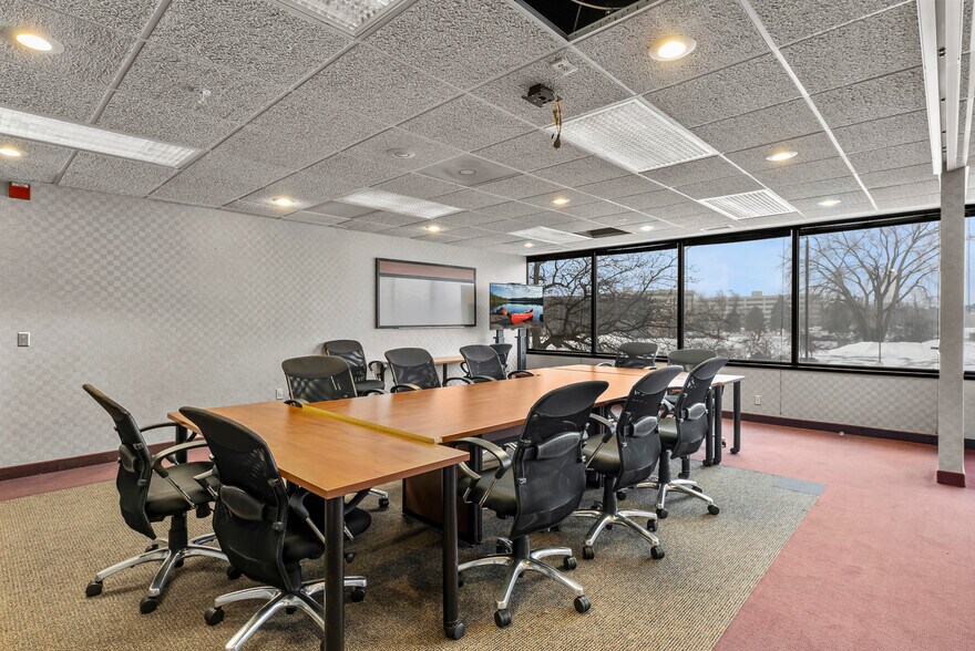 More Photos Of 7301 Ohms Ln, Edina Office For Lease