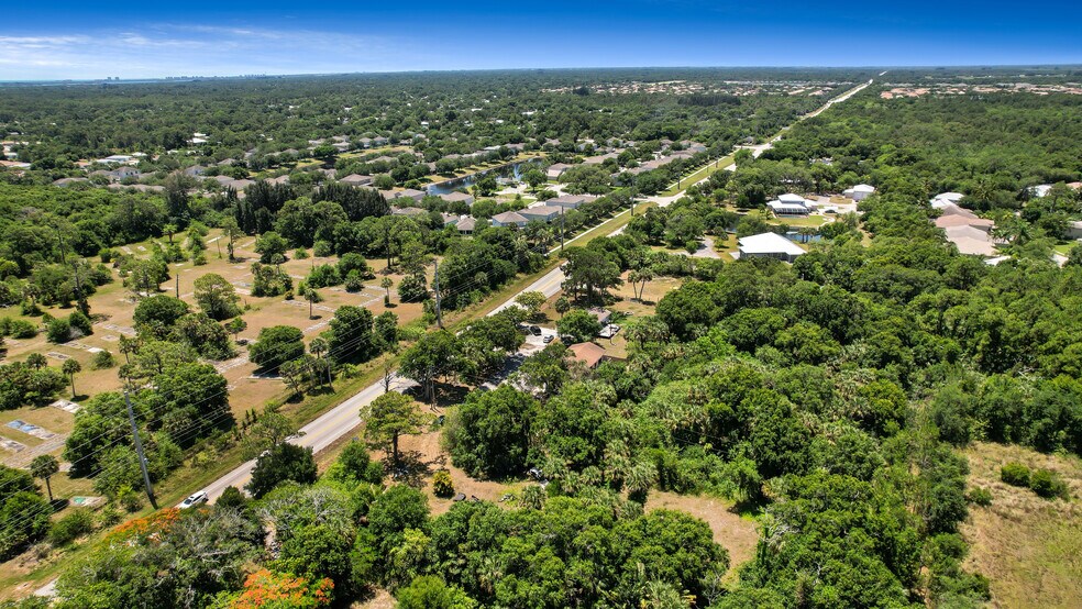 More Photos Of 1055 27th Ave SW, Vero Beach Flex For Sale