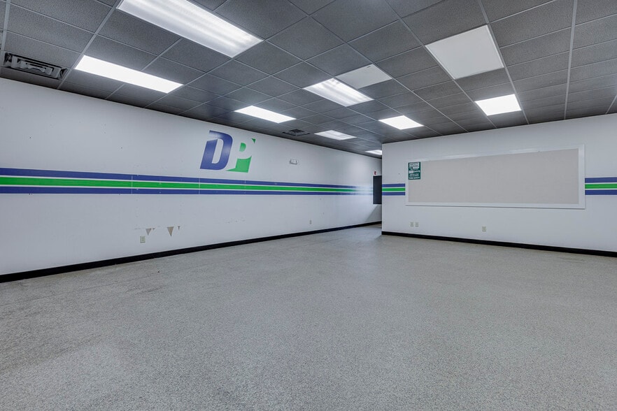 More Photos Of 211 N Pleasantburg Dr, Greenville Light Manufacturing For Sale