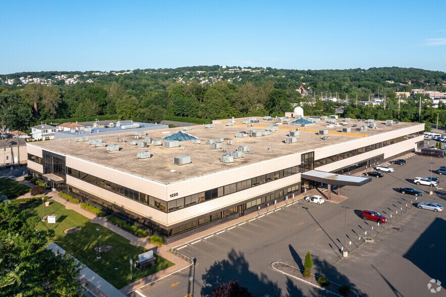 More Photos Of 1225 McBride Ave, Woodland Park Medical For Lease