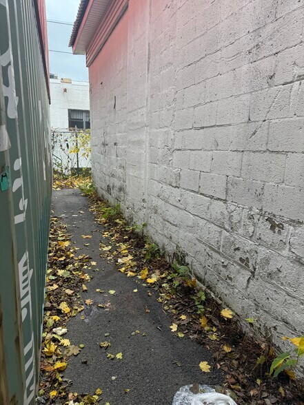 More Photos Of 116 Campbell Ave, Staten Island Warehouse For Lease