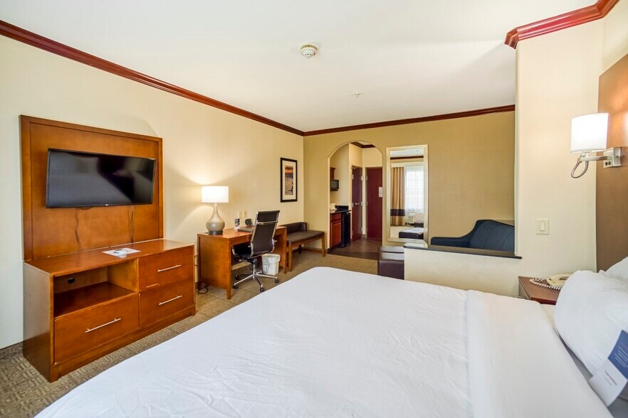 More Photos Of 3606 89th St, Galveston Hotel For Sale