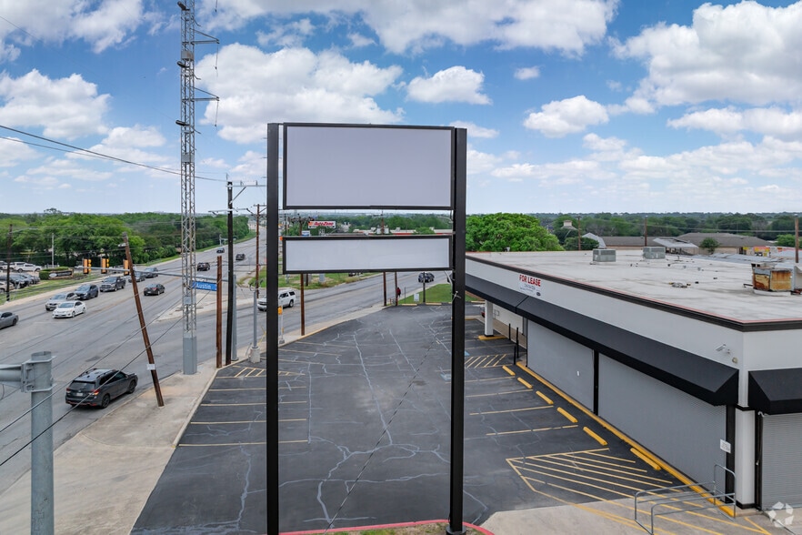 More Photos Of 1568 Austin Hwy, San Antonio Freestanding For Lease