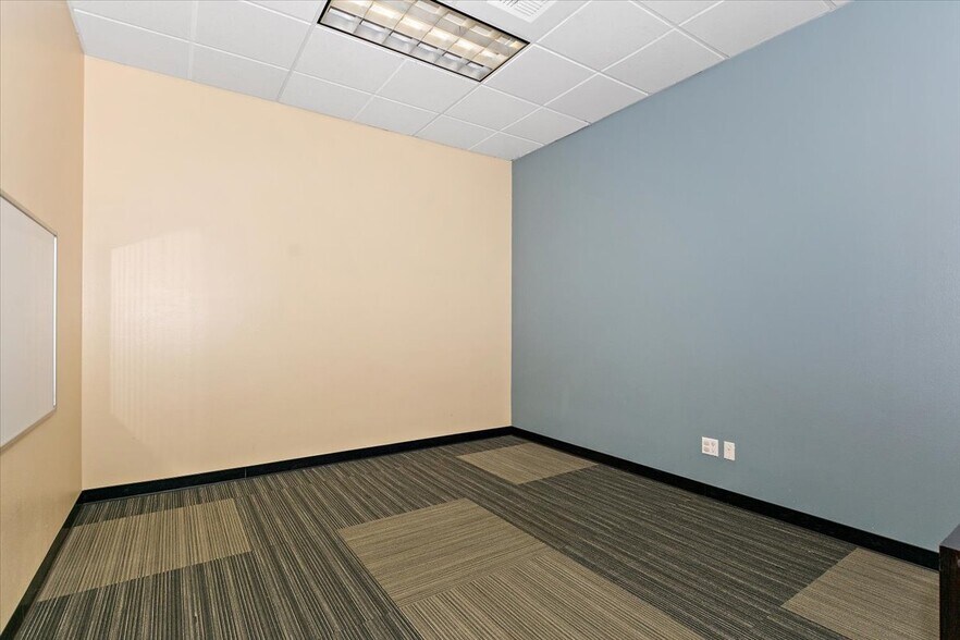 More Photos Of 7970 Cherry Ave, Fontana Showroom For Lease